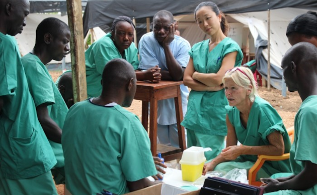 Läkare Utan Gränsers team på ebolakliniken i Kailahun, Sierra Leone.| © : P.K .Lee /Läkare Utan Gränser.